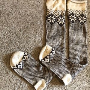 Cosy Knee-high Socks!